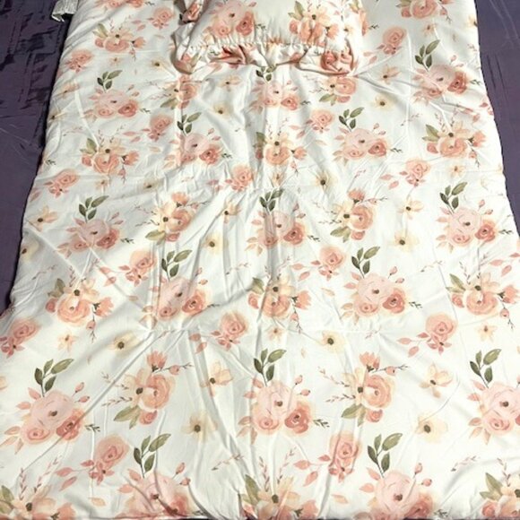 Child's 2 Piece Floral Blanket & Pillow Set Throw Bedding 32.5" x 42" LIKE NEW - Picture 7 of 15